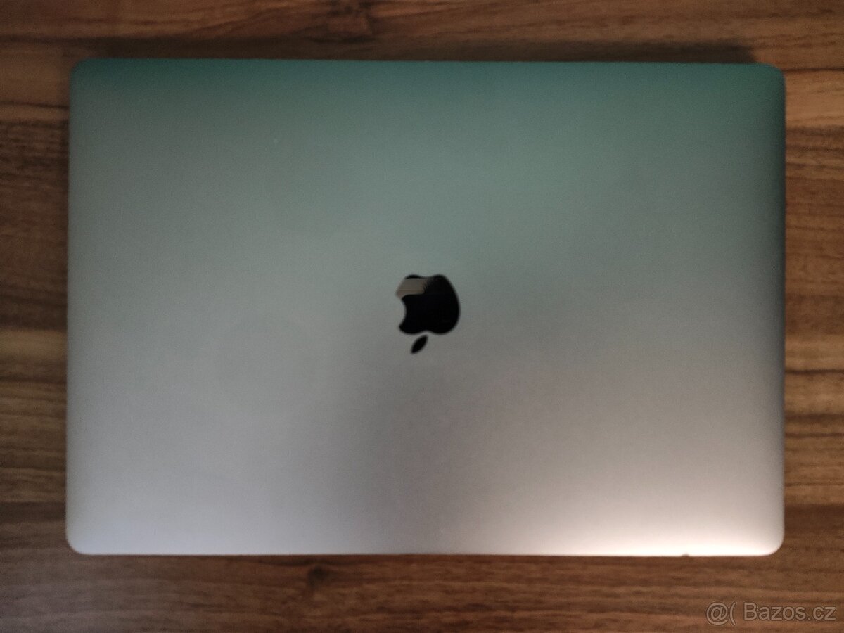 MacBook Pro 15.4" 2017 | i7 • 16GB • 256GB - 6