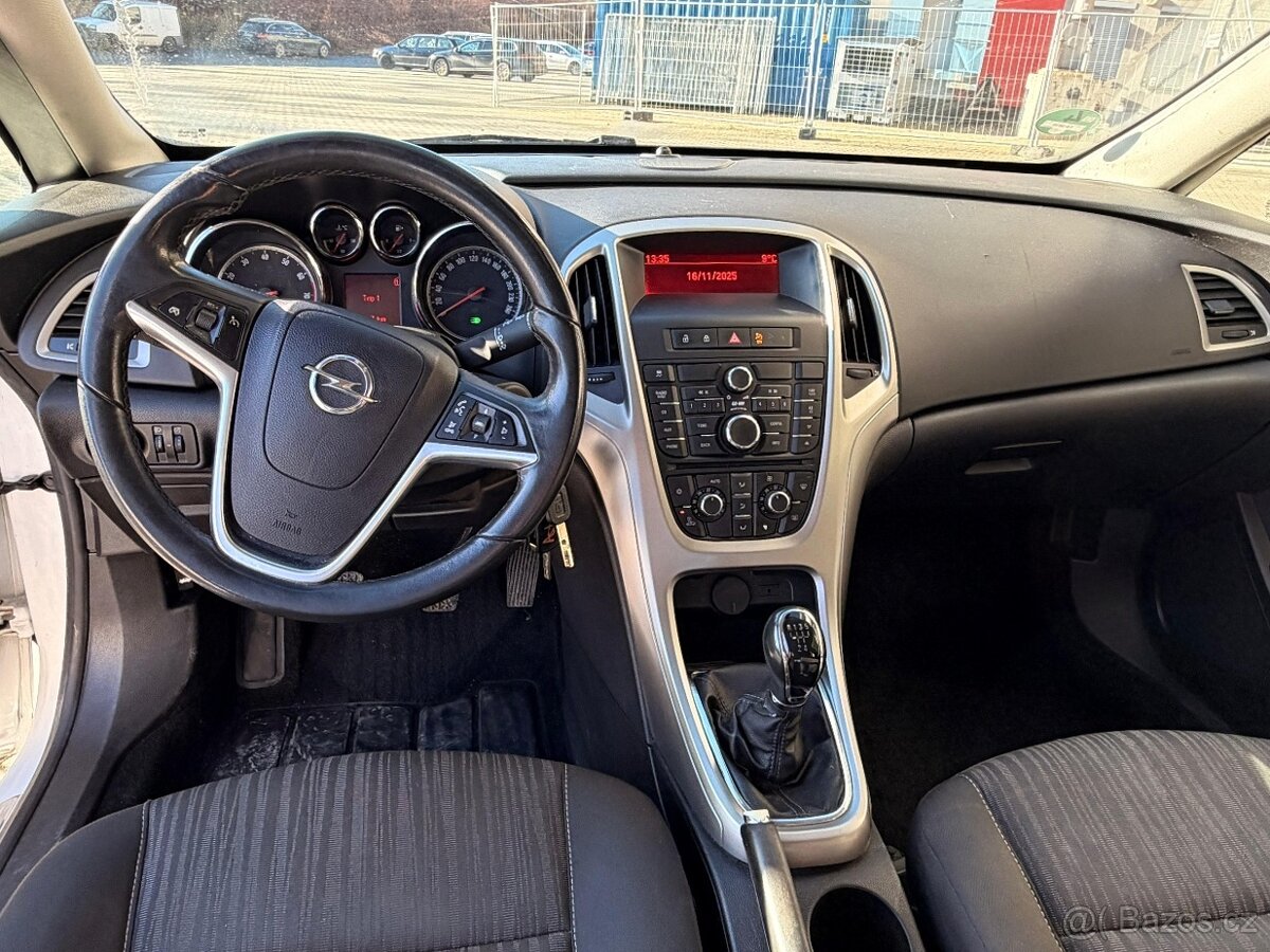OPEL ASTRA 1.4i 74kW 7/2010 ALU, Klima, Původ ČR, L/Z kola - 6