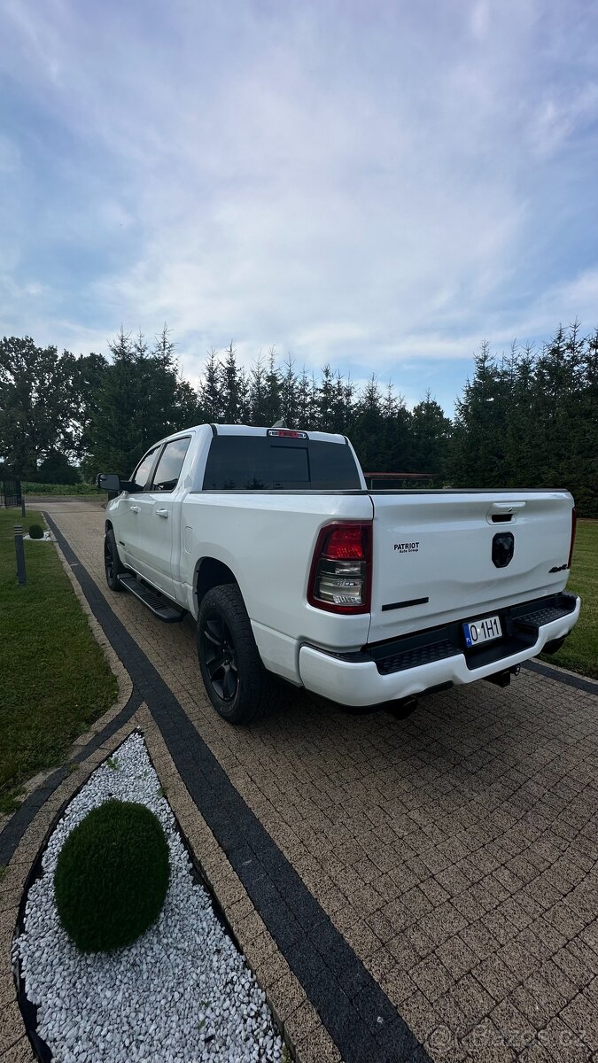 RAM 1500 5.7 HEMI NIGHT PAKIET LED ALPINE - 6