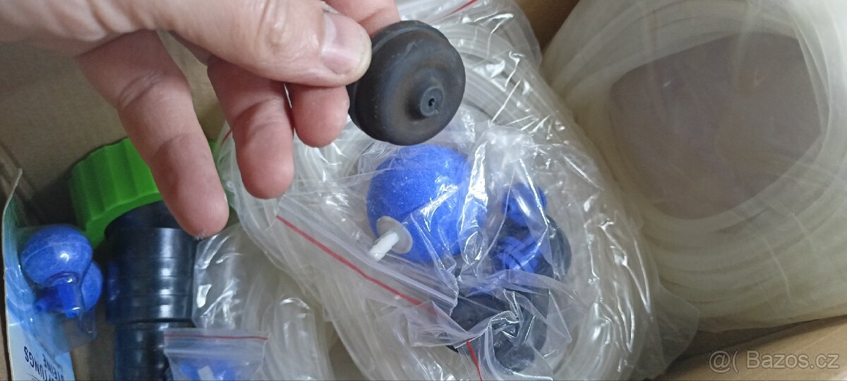 Kompresor pro akvárko na 900 l/h, a doplňky. - 6