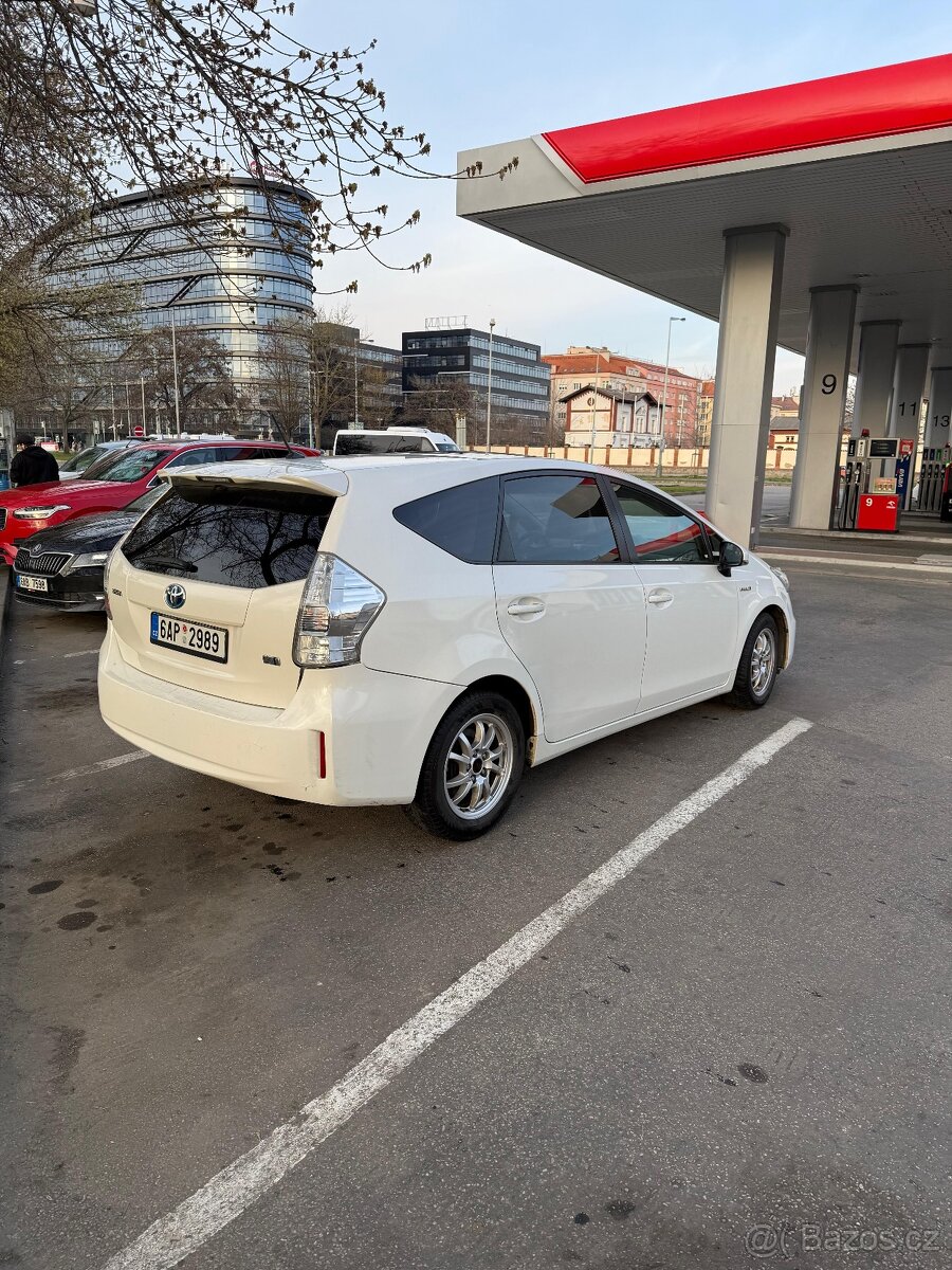 Prius + 7 Seat - 6