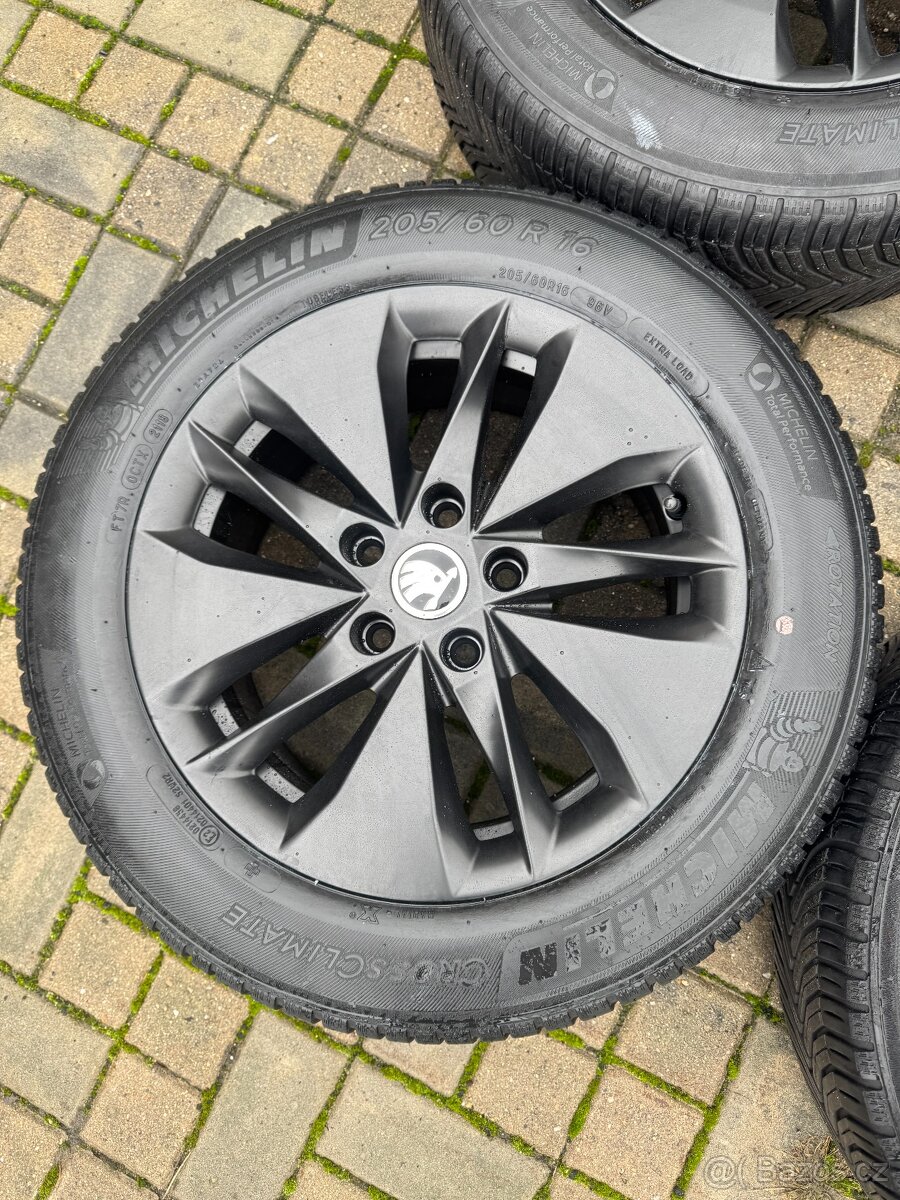 ORIGINÁL Alu Škoda ALASIA R16, 5x112 - TOP STAV, CELOROČNÍ - 6