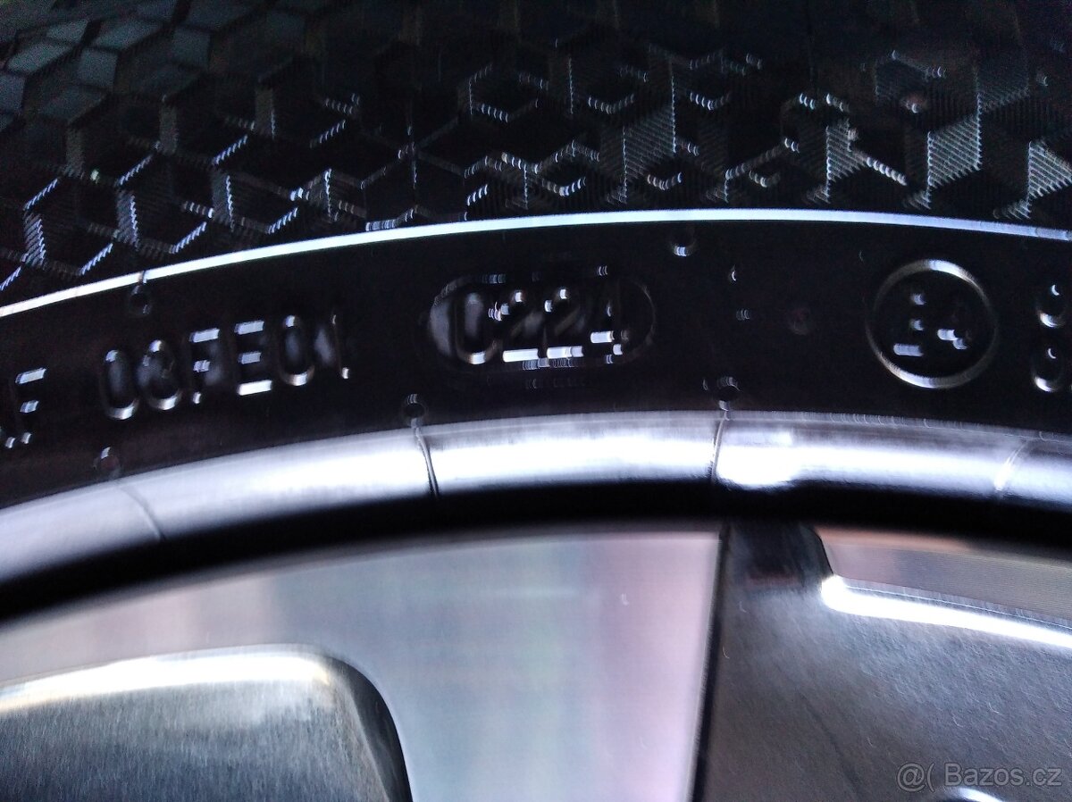 Zánovní zimní komplet Enyaq, Elroq 235/50+255/45 R20 - 6