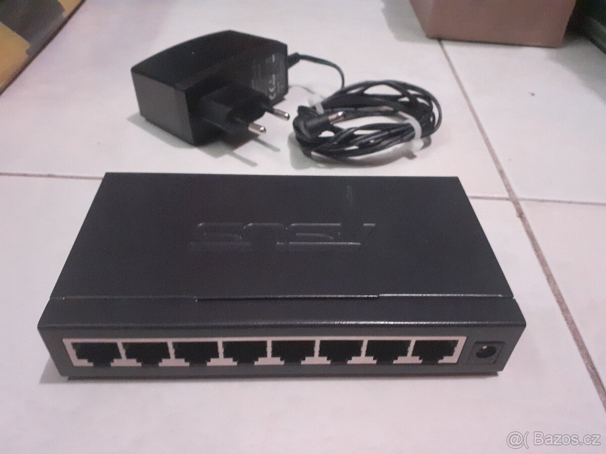 2 x Switch ASUS a ZYXEL - 6