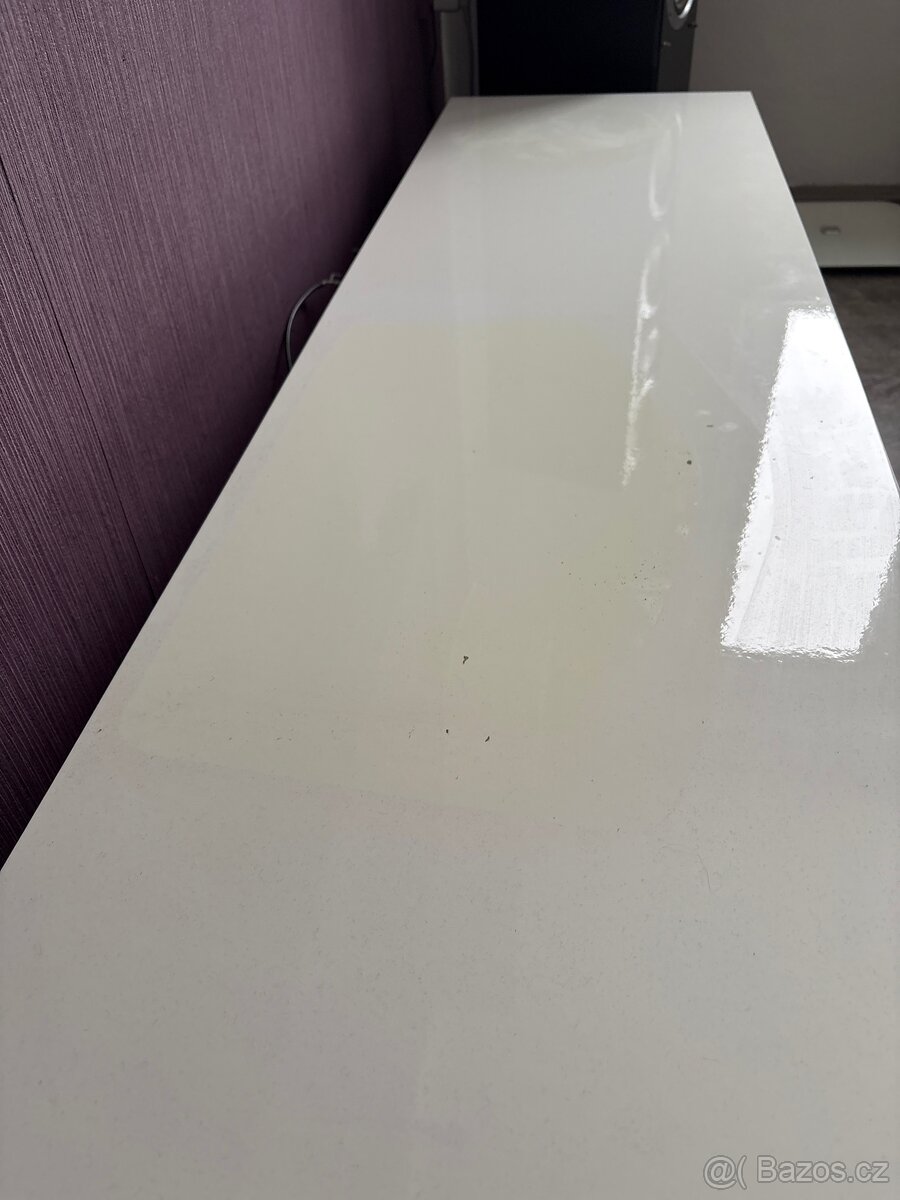 Skříňka pod televizi - 6