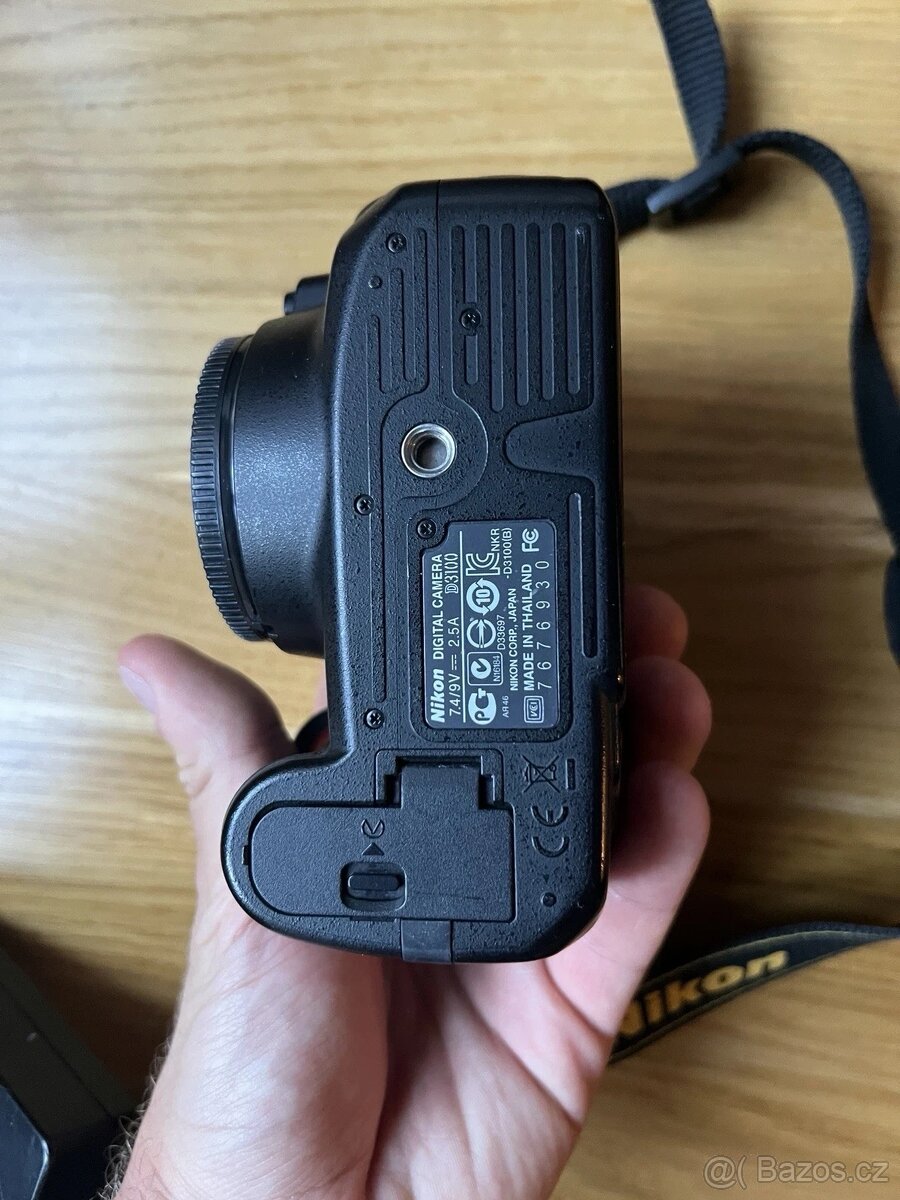 Nikon D3100 tělo a doplňky - 6
