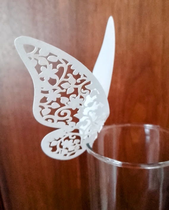 SVATBA, KŘTINY, RODINNÉ OSLAVY – krajkové jmenovky a ozdoby - 6