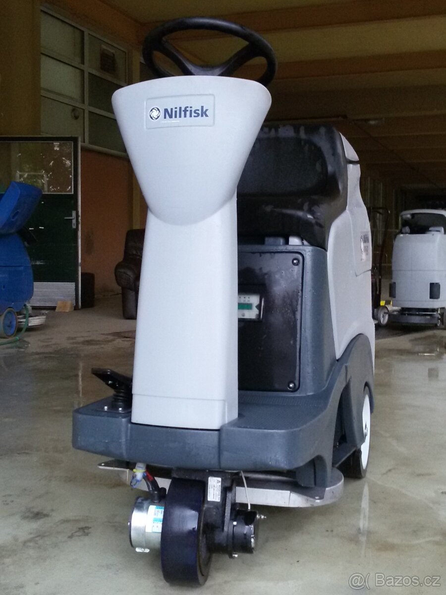 Podlahový mycí stroj Nilfisk BR 601 se sedící obsluhou - 6