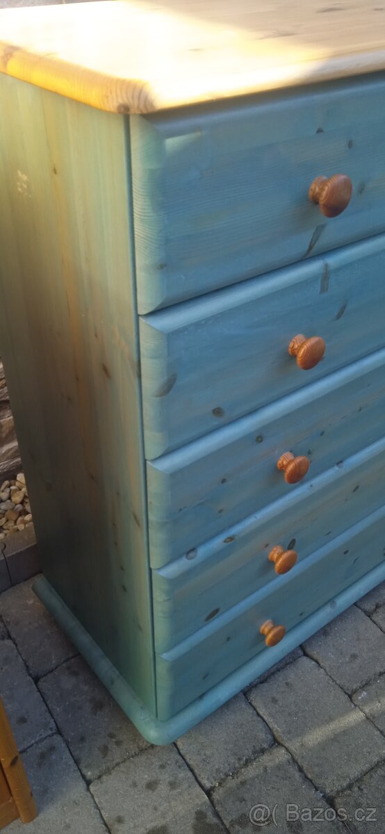 Dřevěná komoda se zásuvkami - 6