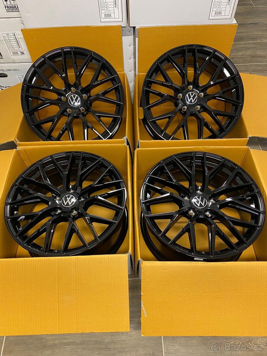 5x112 R19 MAM RS4 Black - 6