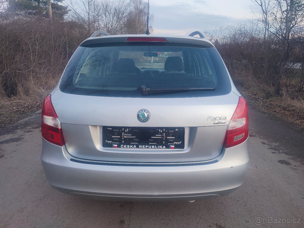 2011 facelift Škoda Fabia combi 1.4i 16V 63 kW - 6