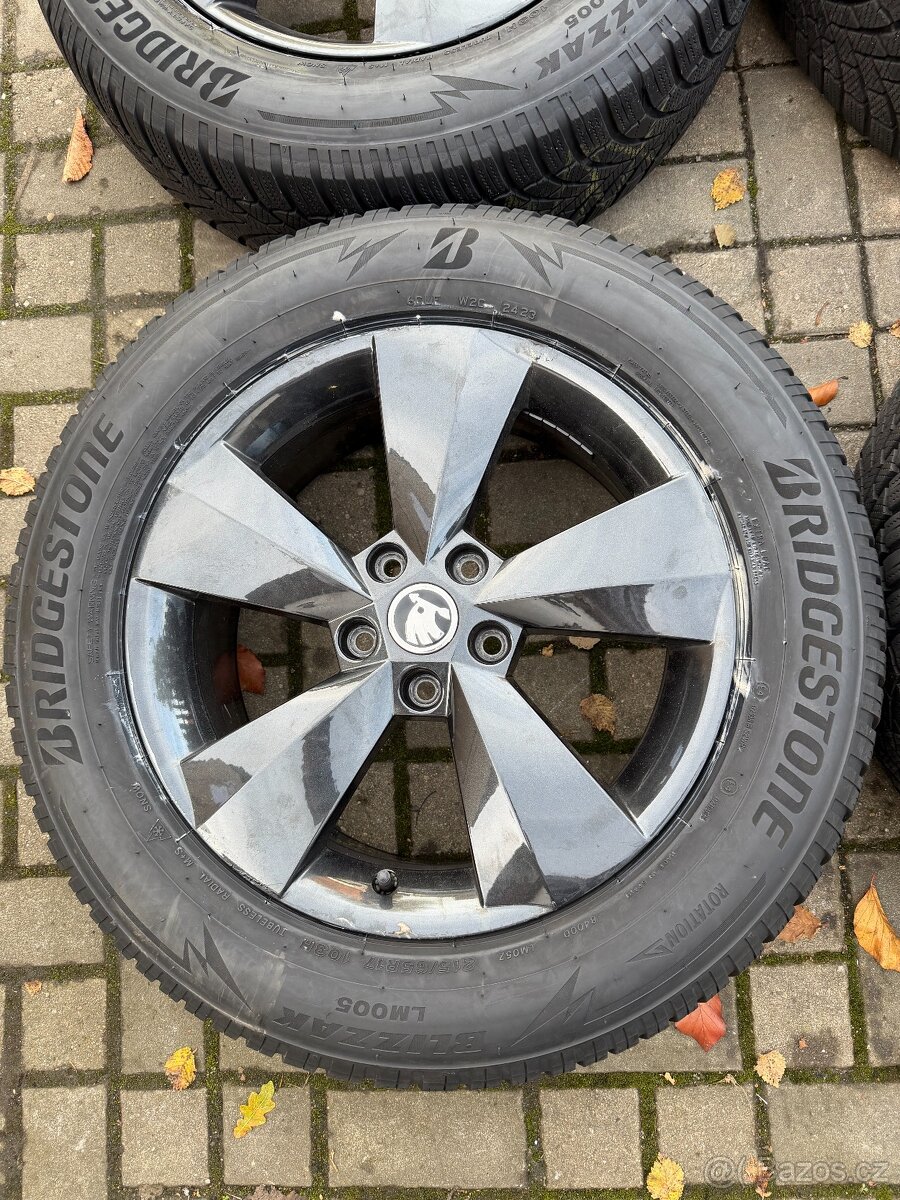 ORIGINÁL Alu Škoda NANUQ R17, 5x112 - ZIMNÍ PNEU - 6
