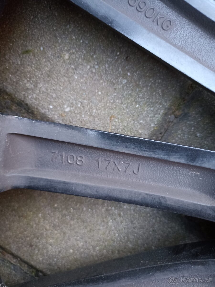 letní alu 215/50 R17 na i40 - 6