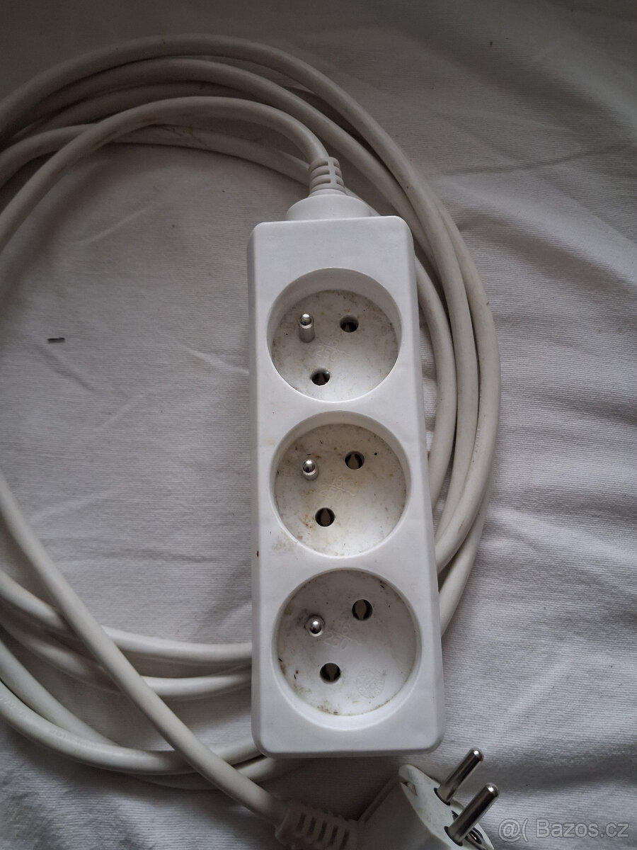 Prodám prodlužovací kabely 220V se 3.-4.a 5ti zásuvkou 220 V - 6
