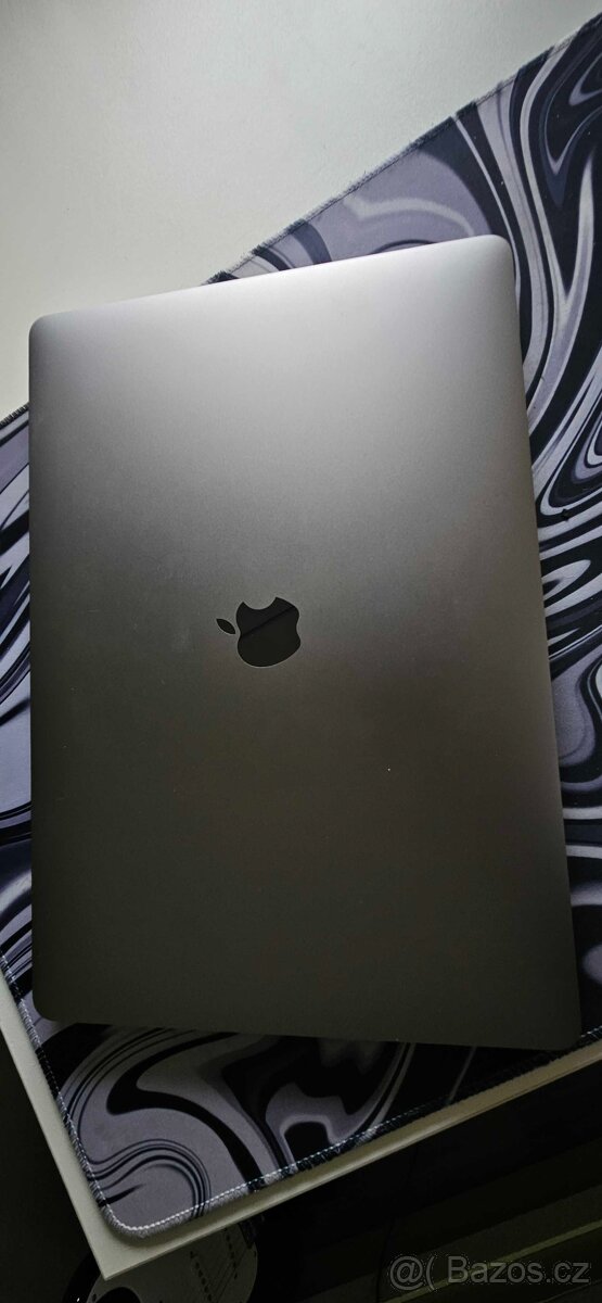 MacBook Pro 15" 2019 Space Gray – i9, 16GB RAM, 512GB - 6