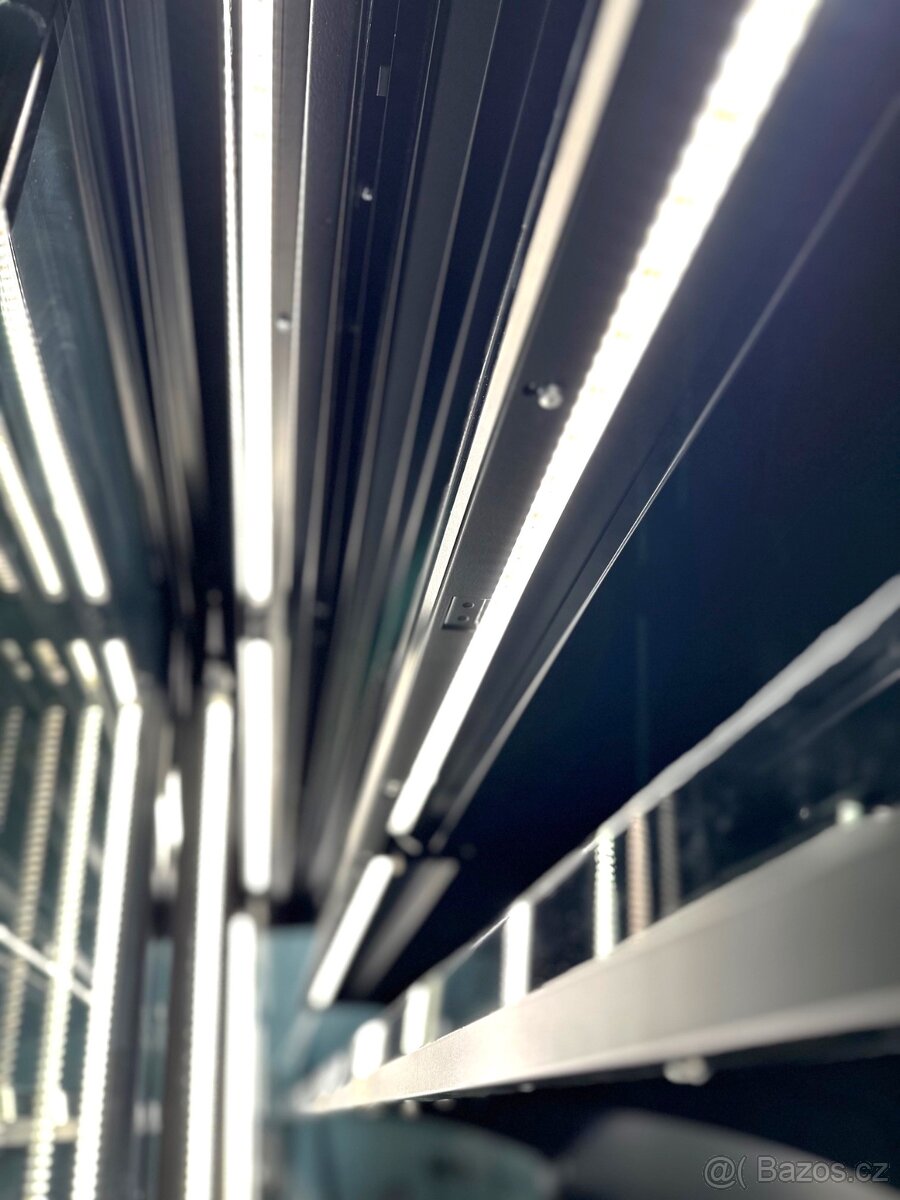 Přístěnná vitrína IM 2,5m - 6