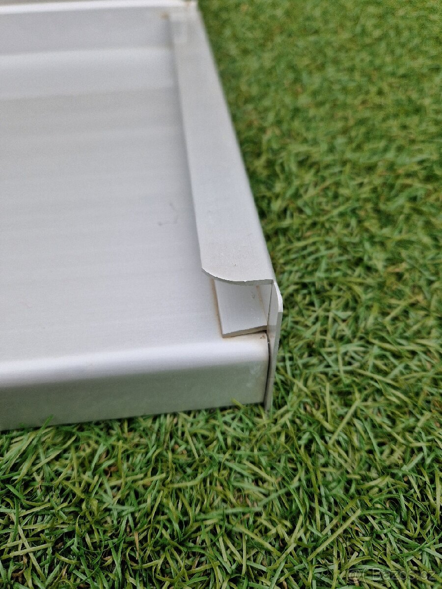 Prodám 3kusy parapety elox stříbrné tloušťka 2mm - 6