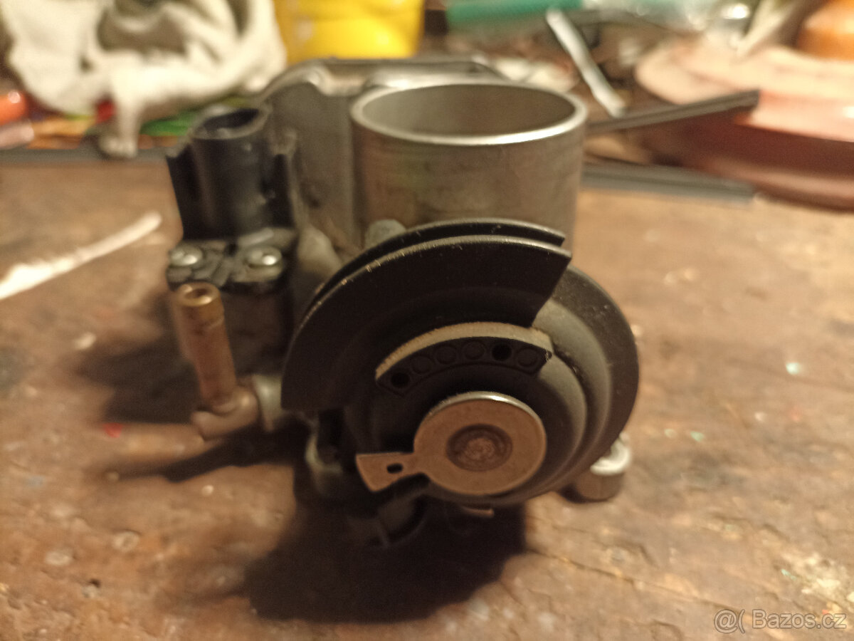 Škrtící klapka Felicia 1,6 - 6