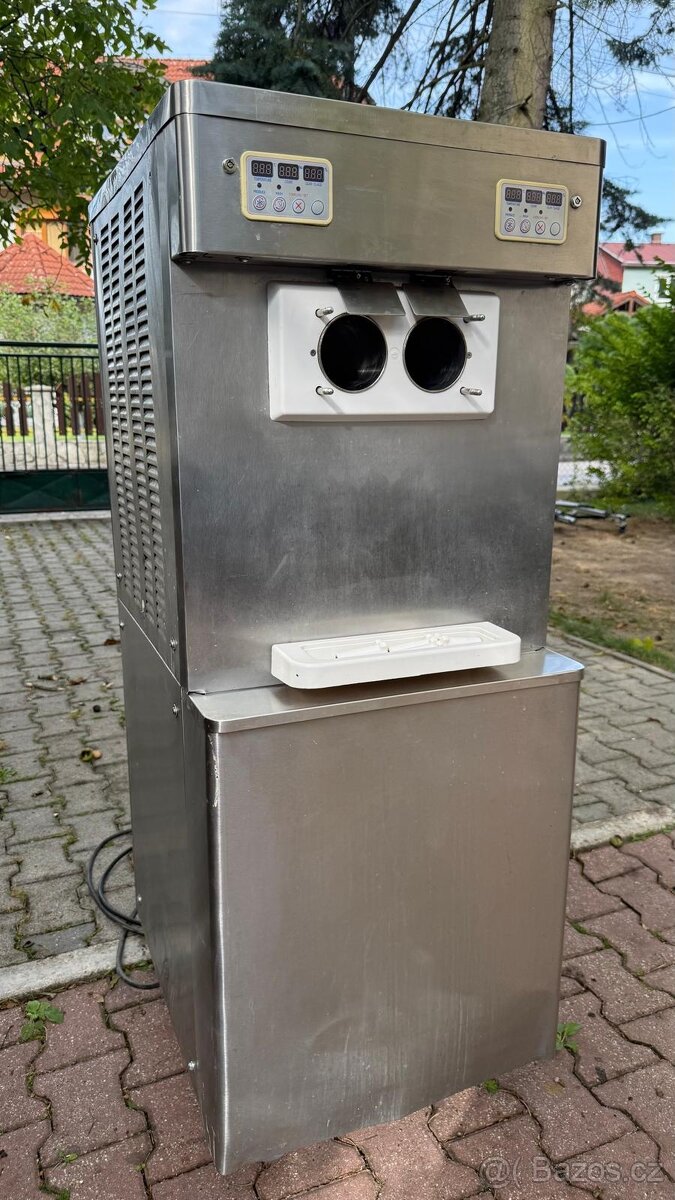 Plně vybavený stánek na rychlé občerstvení/kávu/trdelníky - 6