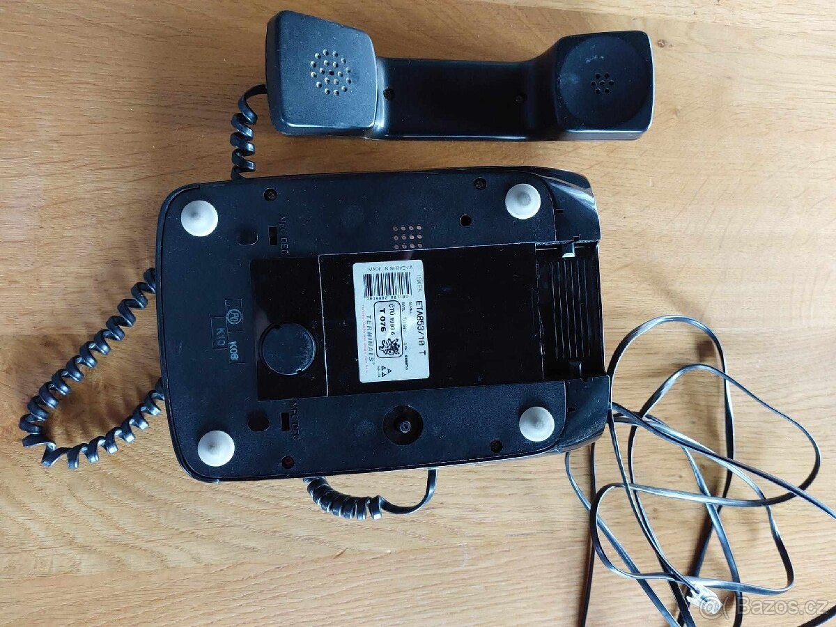 Retro telefony + Hodinky + tlačítkový telefon NOKIA - 6