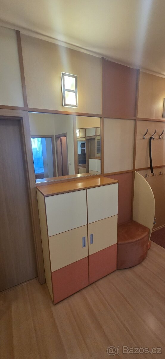Předsiň - šatní skříň, botníky, skříňky - 6