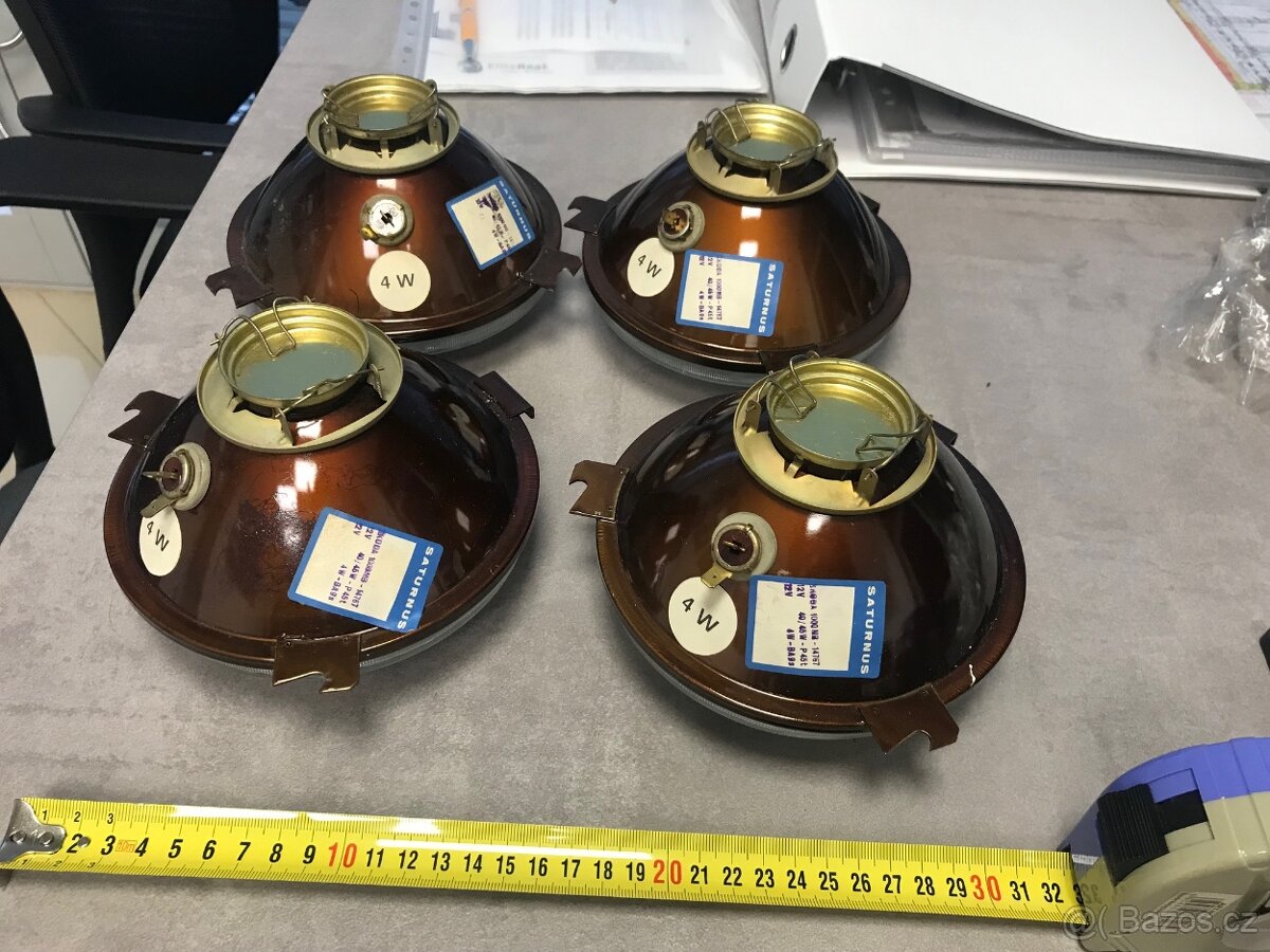 Světla, blinkry, skla, vnitřní zpětné zrcátko na Škodu 1000 - 6