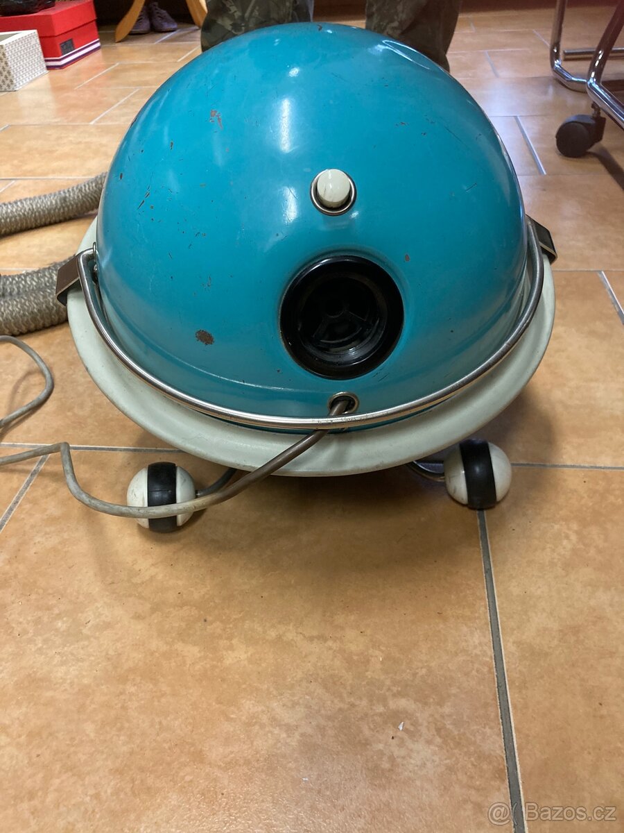 Stary historicky rusky vysavac - 6