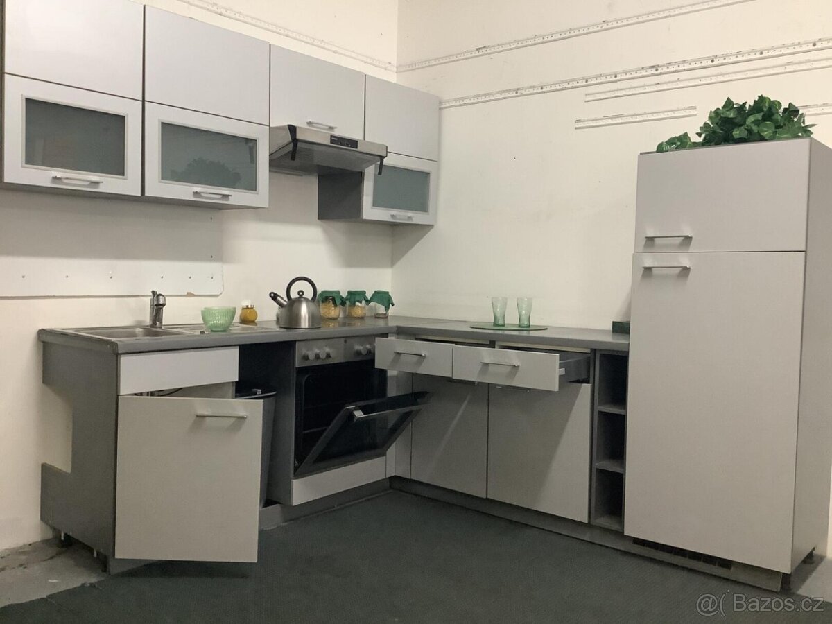 Moderní šedá kuchyně LUNARA - 6