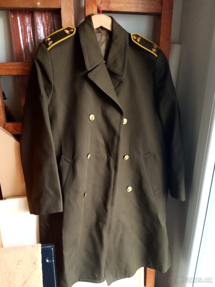 Vojenské uniformy v dobrém stavu - 6