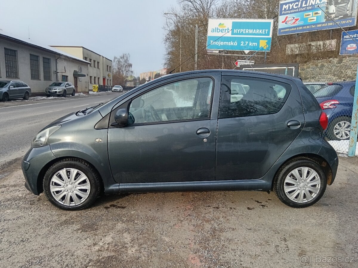 toyota aygo - 6