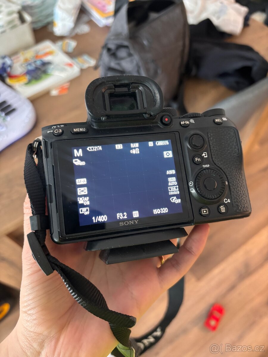 Sony A7 III + 3 objektivy + příslušen - 6