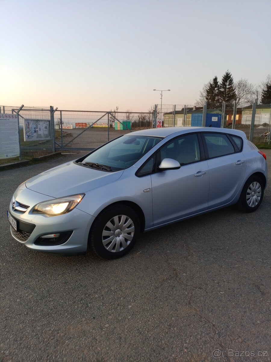 Opel Astra J 1.4i 74kW první majitel najeto pouze 53tis.km - 6