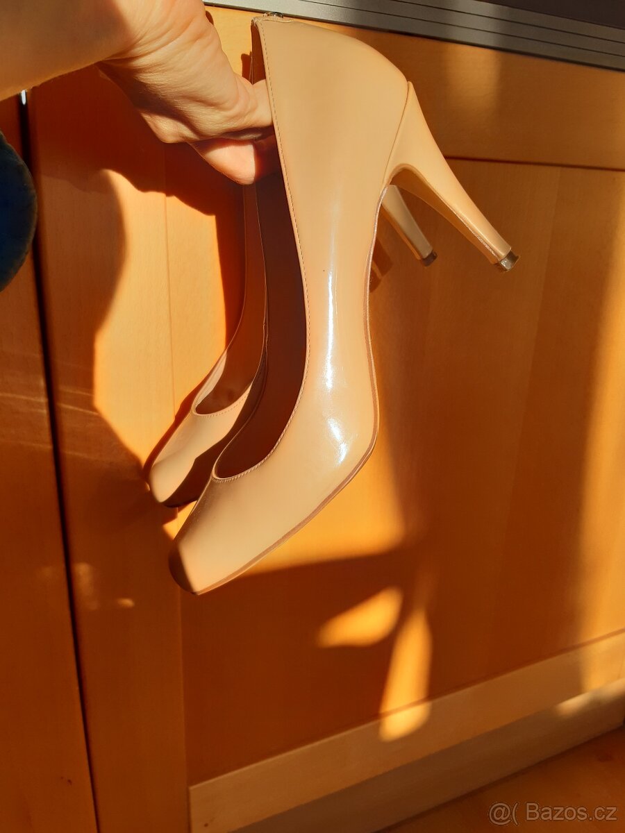 Béžové lakové lodičky Guess 38 - 6