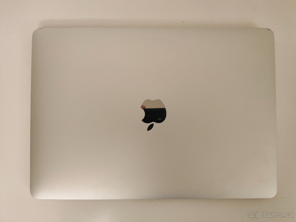 MacBook Pro 2017 | i5 • 8GB • 256GB SSD - 6