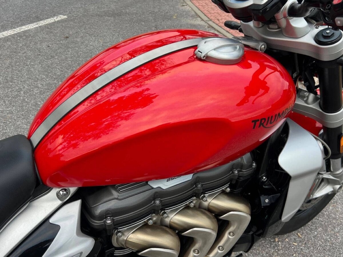 Prodám TRIUMPH ROCKET 3 - 6