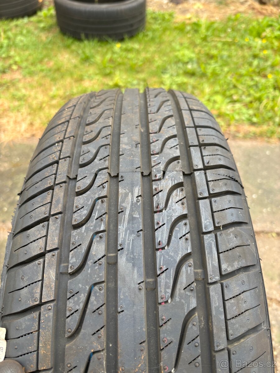 Prodám pneu 2ks 205/60R16 - 6