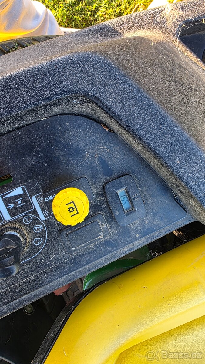 John Deere Z425 EZTrak zero-turn – pouze cca 170 mth - 6
