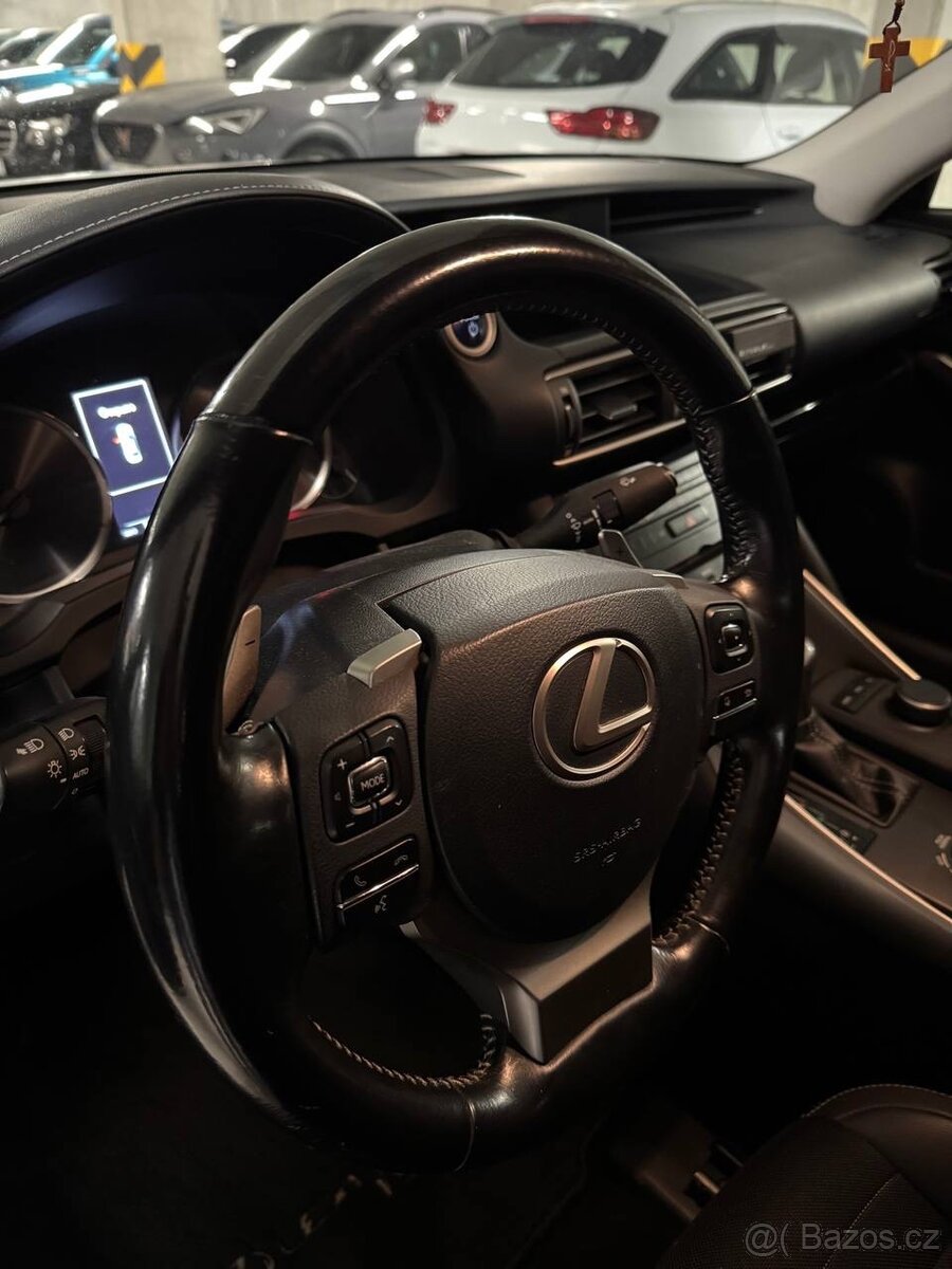 Lexus IS 300h 2017 - 6