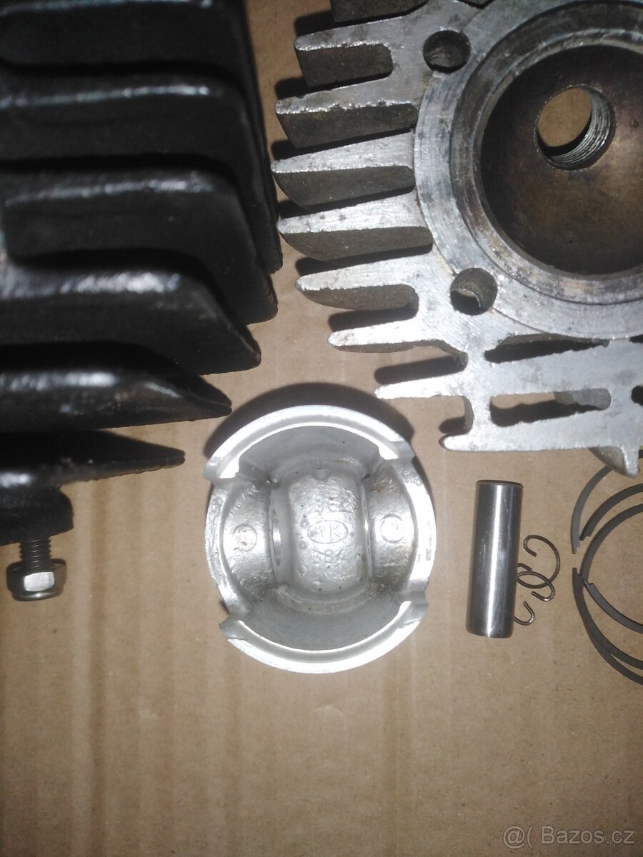 Prodám válec hlavu 550 555. - 6