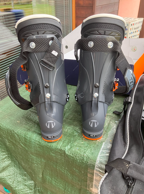 Lyžařský set - dámské sjezdové Atomic Cloud C9 vel. 156 cm - 6