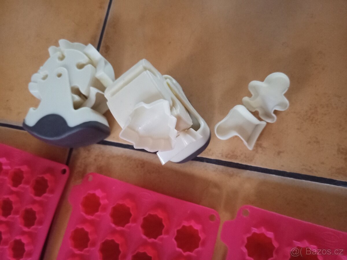 Prodám vykrajovátka kus 70 Kč - 6