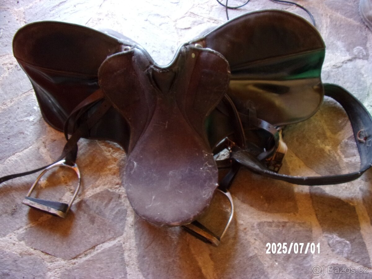 Prodáme 2 sedla + další příslušenství ke koňum - 6