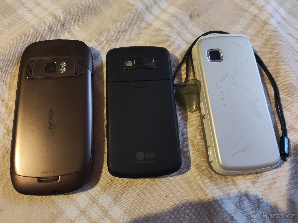 Mobilní telefony mix značek - 6