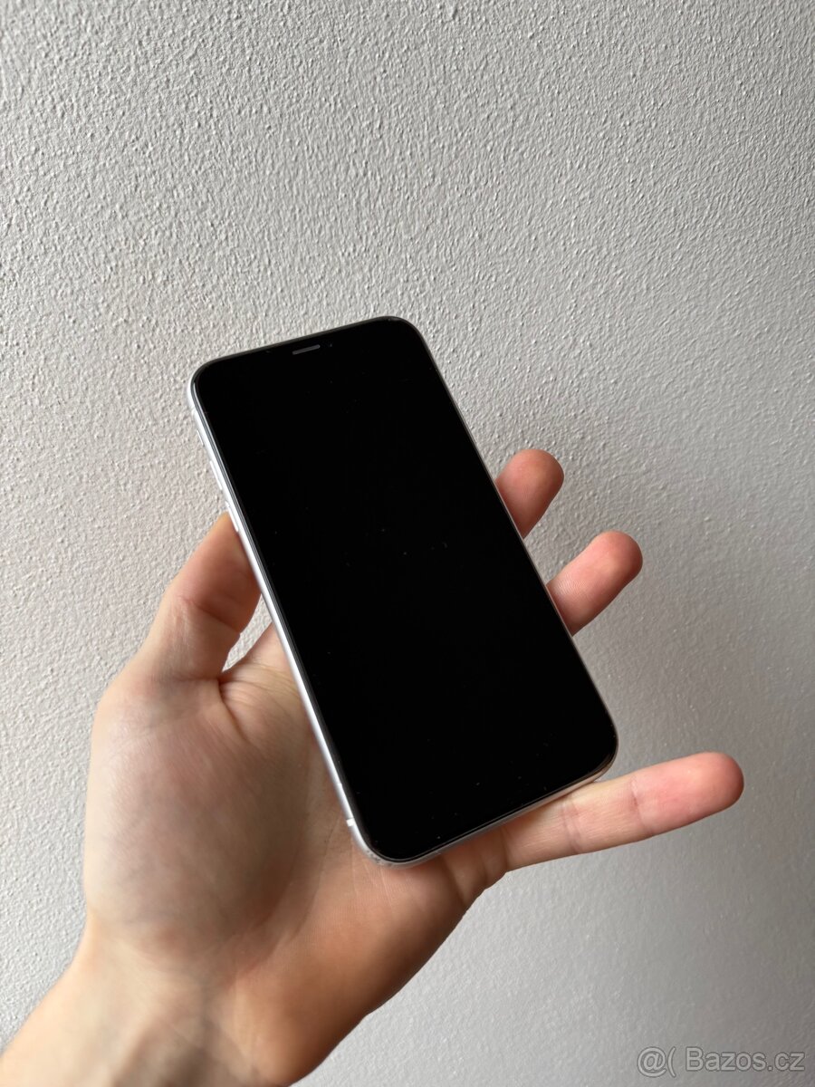 iPhone XR 64gb 74% baterie - 6