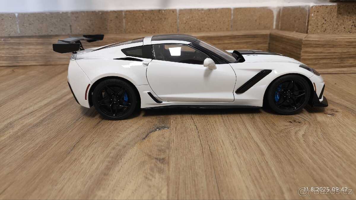 Model Chevrolet Corvette ZR1 2019 1:18 Autoart ( 71270 ) - 6