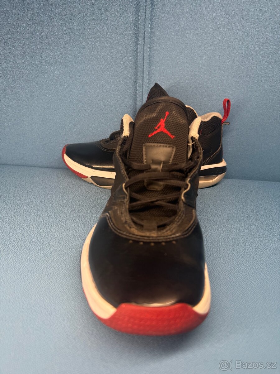 Jordan Loyal 3 - 6