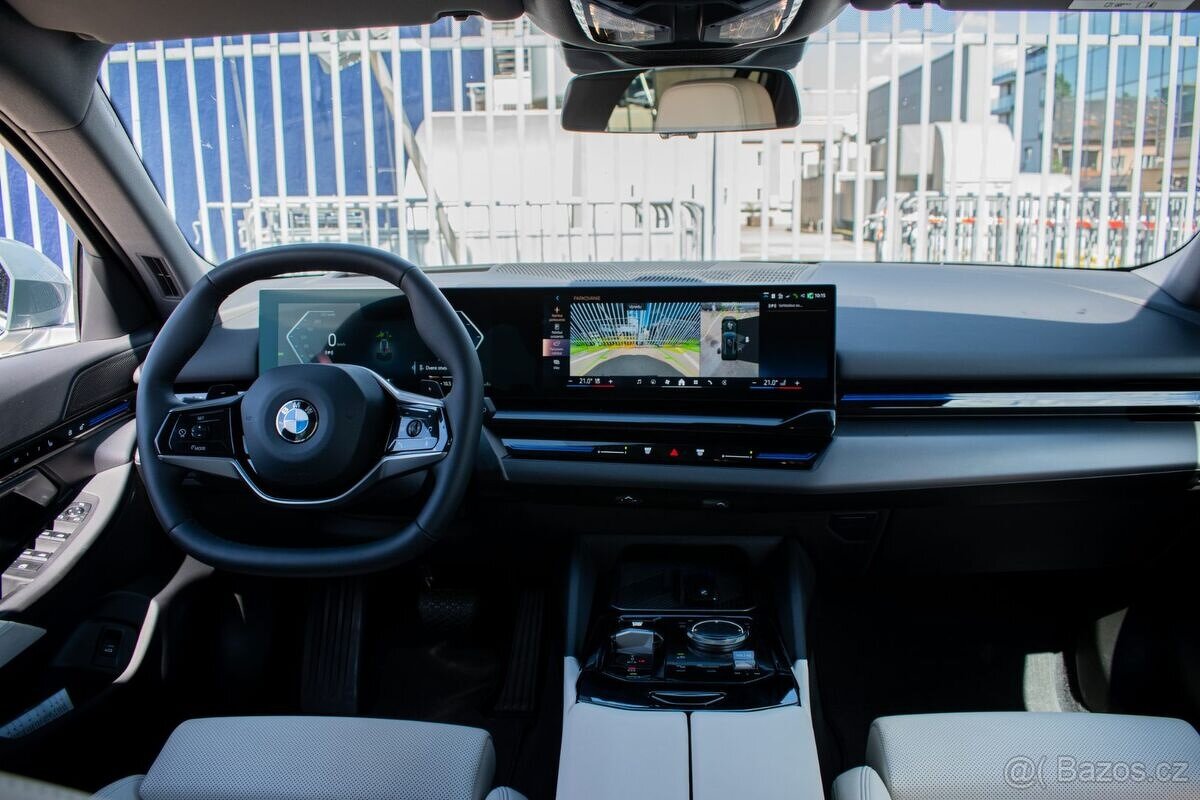 BMW Rad 5 Touring 540d xDrive 210kw v ZÁRUKE - 6