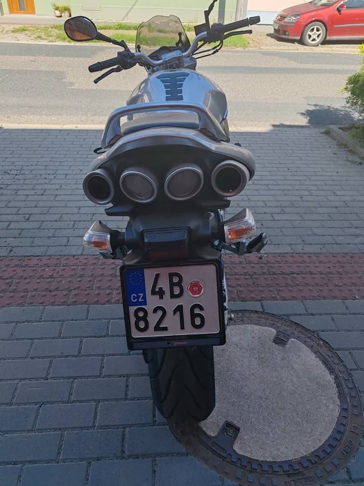 Suzuki GSR 600 - 6