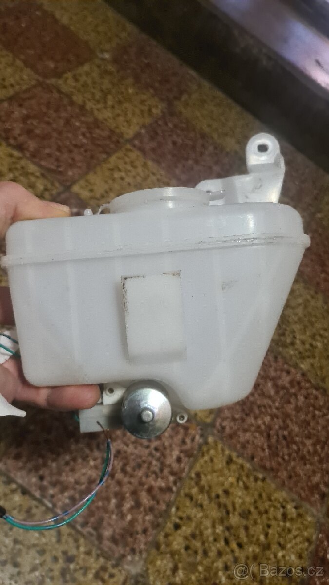 Mazda 323F 1997 díly - 6