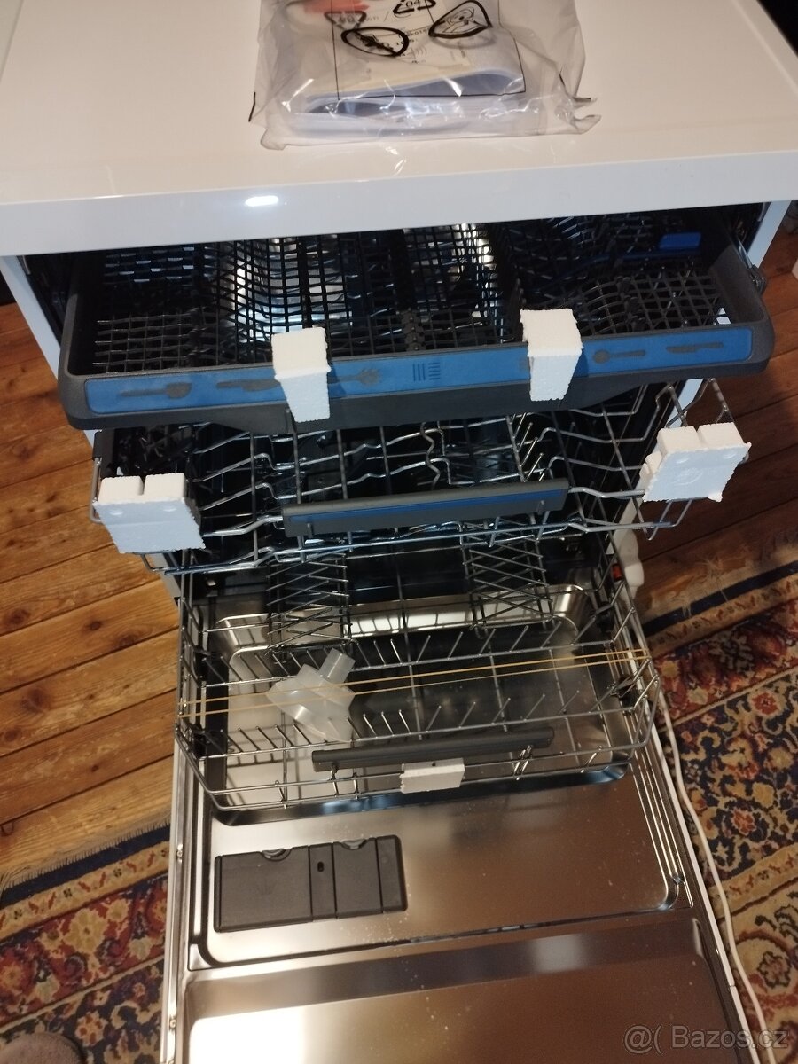 ELECTROLUX 600 SatelliteClean ESM48210SW - 6